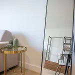 Bright Seaside With Balcony דירה *