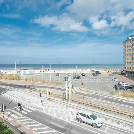 Bright Seaside With Balcony Ostende
