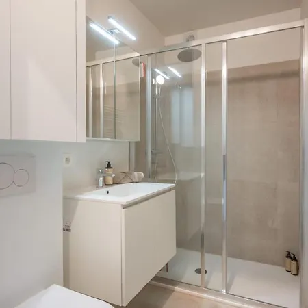 Bright Seaside With Balcony Ostende