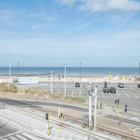 Bright Seaside With Balcony Apartment