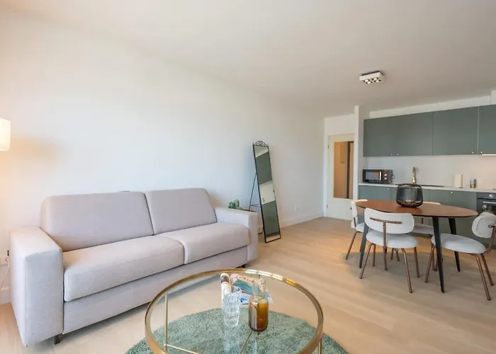 Bright Seaside With Balcony Oostende